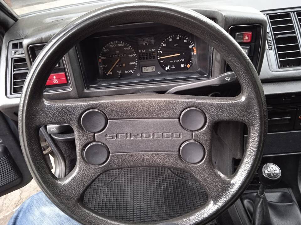 Image 28/67 de Volkswagen Scirocco II GT (1984)