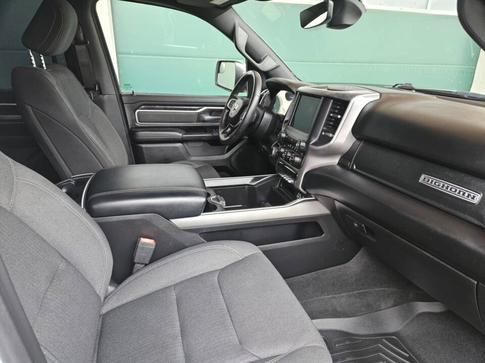 Image 49/62 of Dodge Ram 1500 (2020)