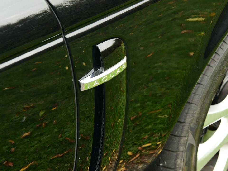 Image 29/50 of Jaguar XJ 8 4.2 (2008)