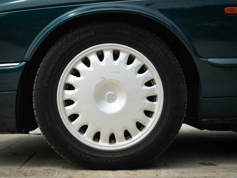 Bild 14/50 von Jaguar XJ6 3.2 (1995)