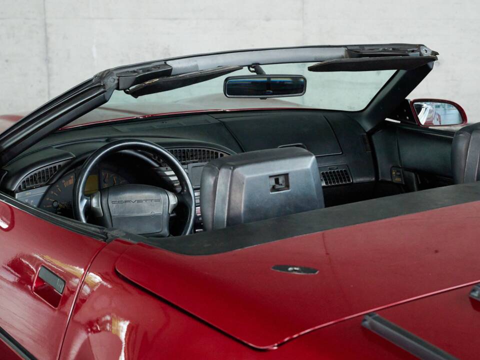 Imagen 13/50 de Chevrolet Corvette Convertible (1990)