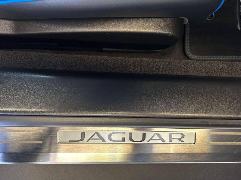 Image 5/46 of Jaguar F-Type SVR (2020)