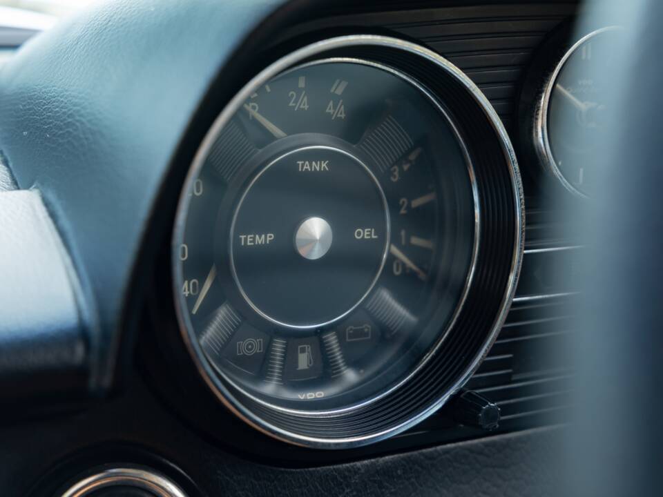 Bild 24/40 von Mercedes-Benz 230/4 (1976)