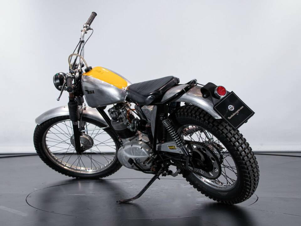 Bild 8/50 von BSA C 15 Scrambler (1963)