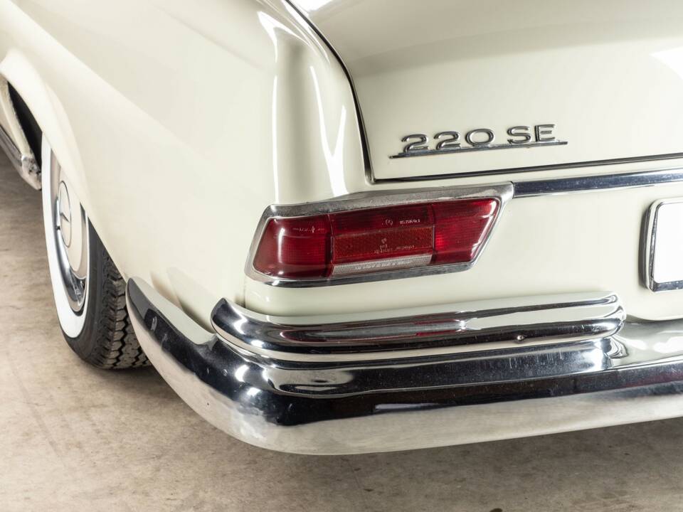 Image 17/54 of Mercedes-Benz 220 SE b (1963)