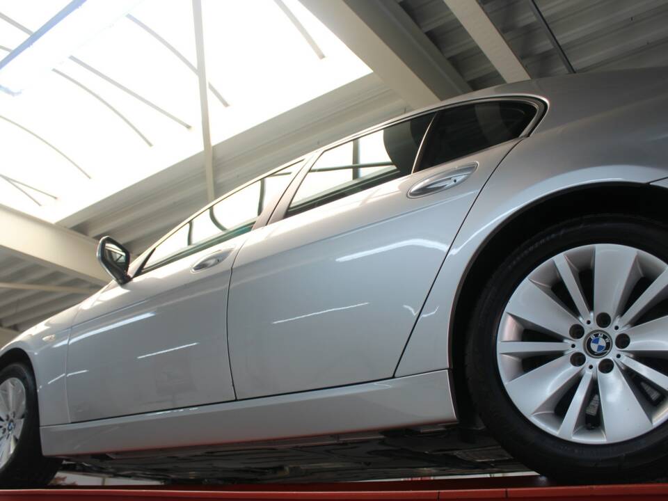 Immagine 8/50 di BMW 750i (2007)