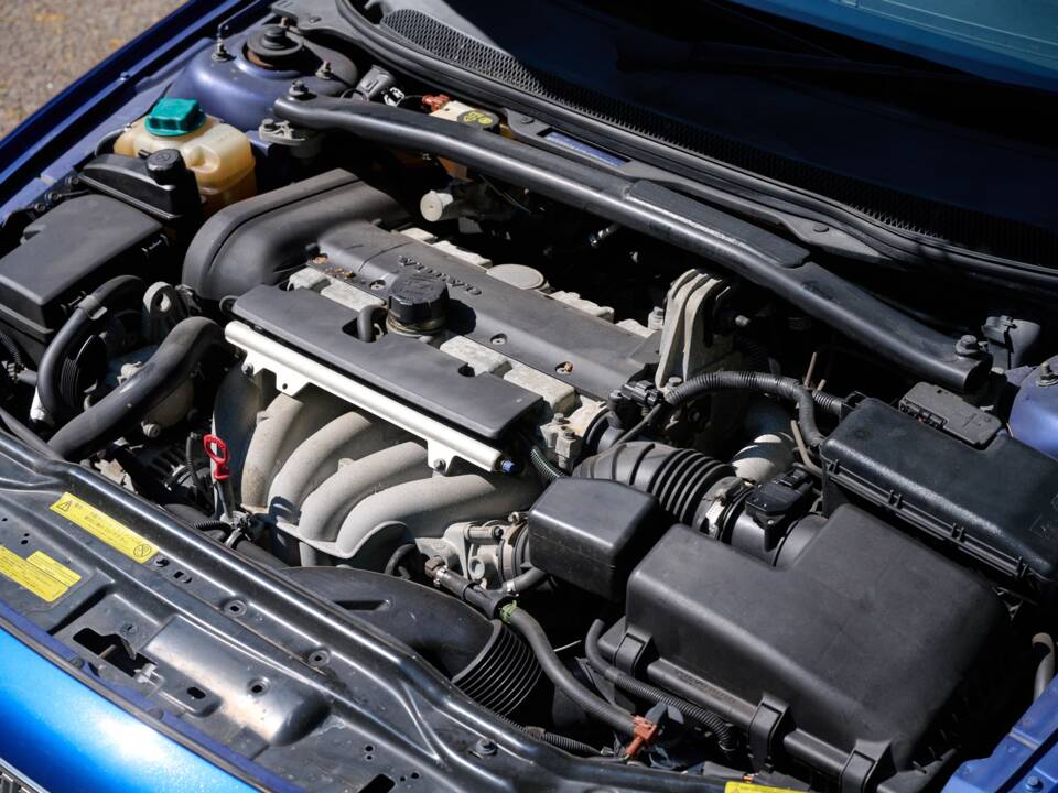 Image 36/50 of Volvo V 70 2.4 (2006)