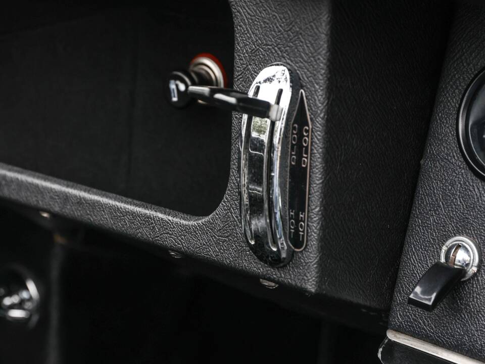 Image 26/41 de Jaguar E-Type 3.8 (1964)