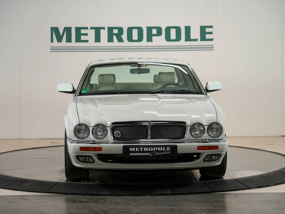 Image 9/50 of Jaguar XJR 4.0 (1995)