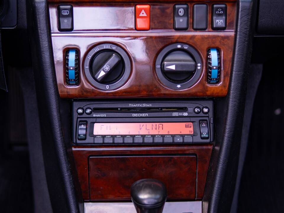 Obraz 8/50 pojazdu Mercedes-Benz 300 CE-24 (1992)