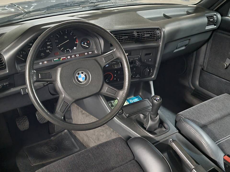 Image 98/100 of BMW 323i (1984)