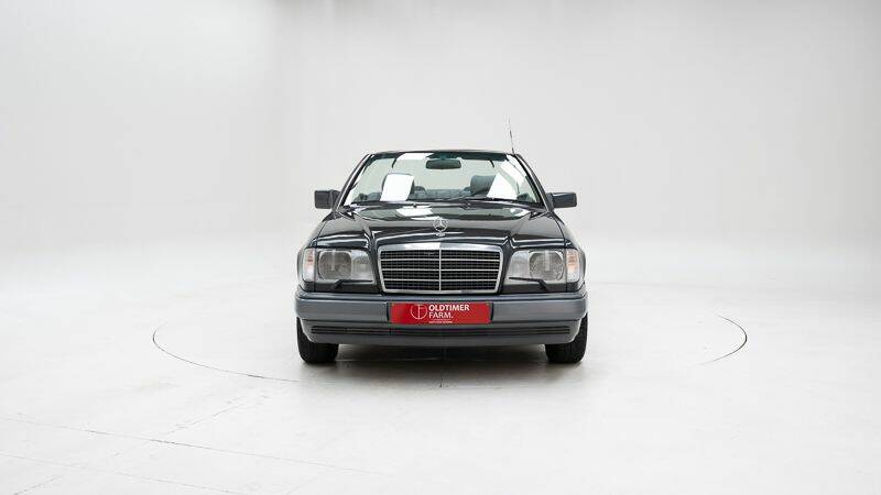 Image 5/15 of Mercedes-Benz E 220 (1994)