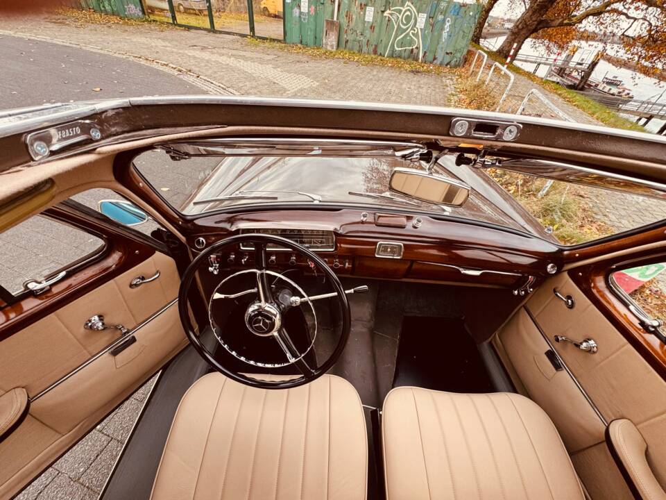 Image 12/43 of Mercedes-Benz 220 S (1956)