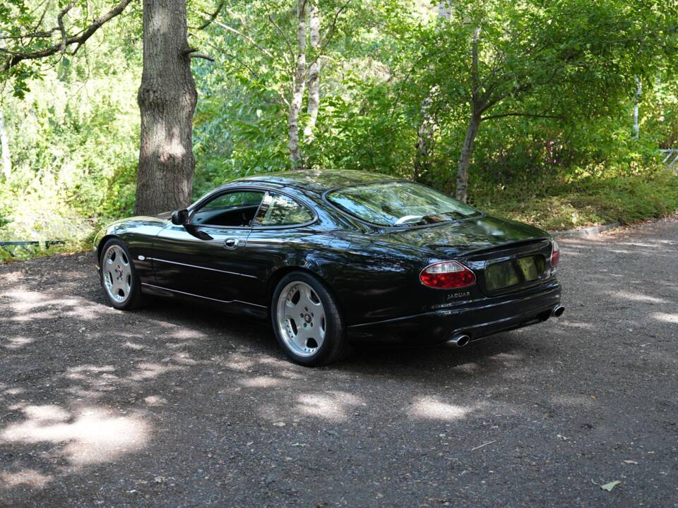 Image 40/50 of Jaguar XKR (1998)