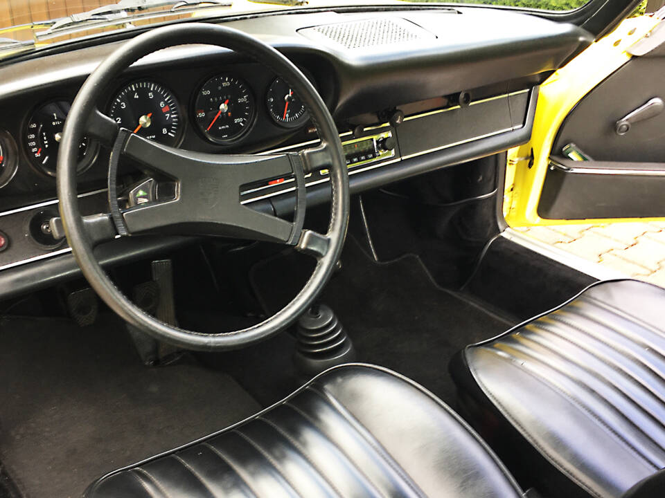 Image 23/37 of Porsche 911 2.4 T (1973)