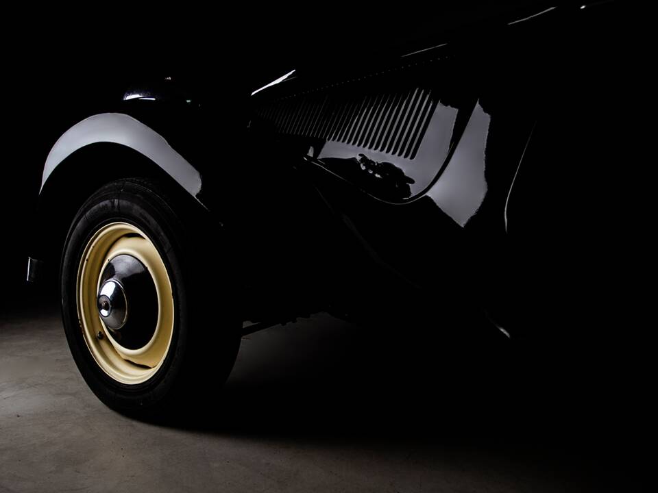 Immagine 29/35 di Citroën Traction Avant 11 légère (1955)