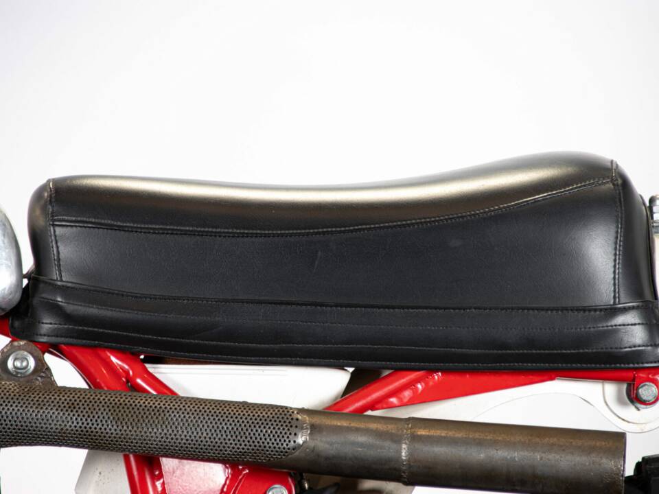 Image 19/50 of CZ 250 (1977)