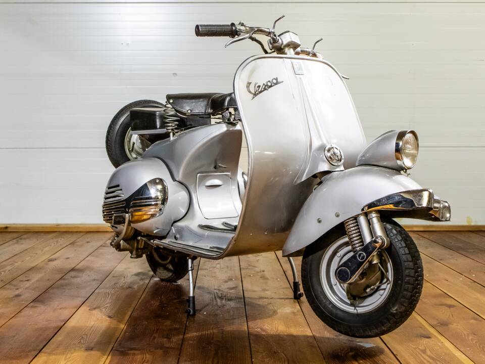 Image 2/13 de Piaggio Vespa 125 (1954)