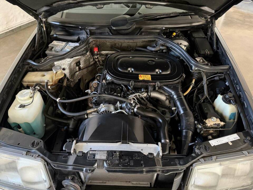 Image 13/43 of Mercedes-Benz 230 TE (1992)