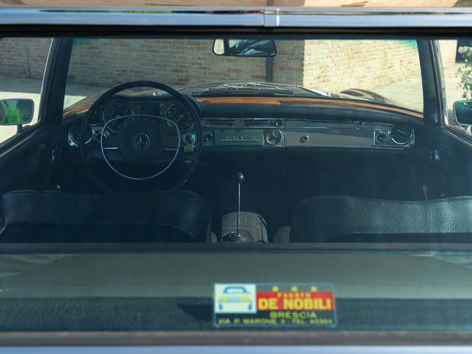 Image 24/50 of Mercedes-Benz 280 SL (1969)
