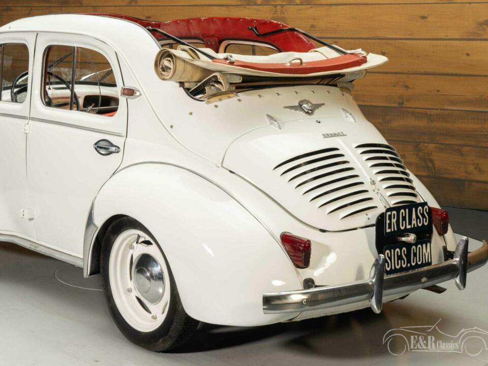 Immagine 6/19 di Renault 4 CV Decapotable (1952)