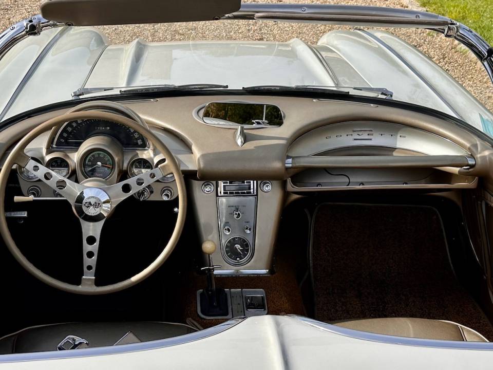 Image 34/50 of Chevrolet Corvette (1962)