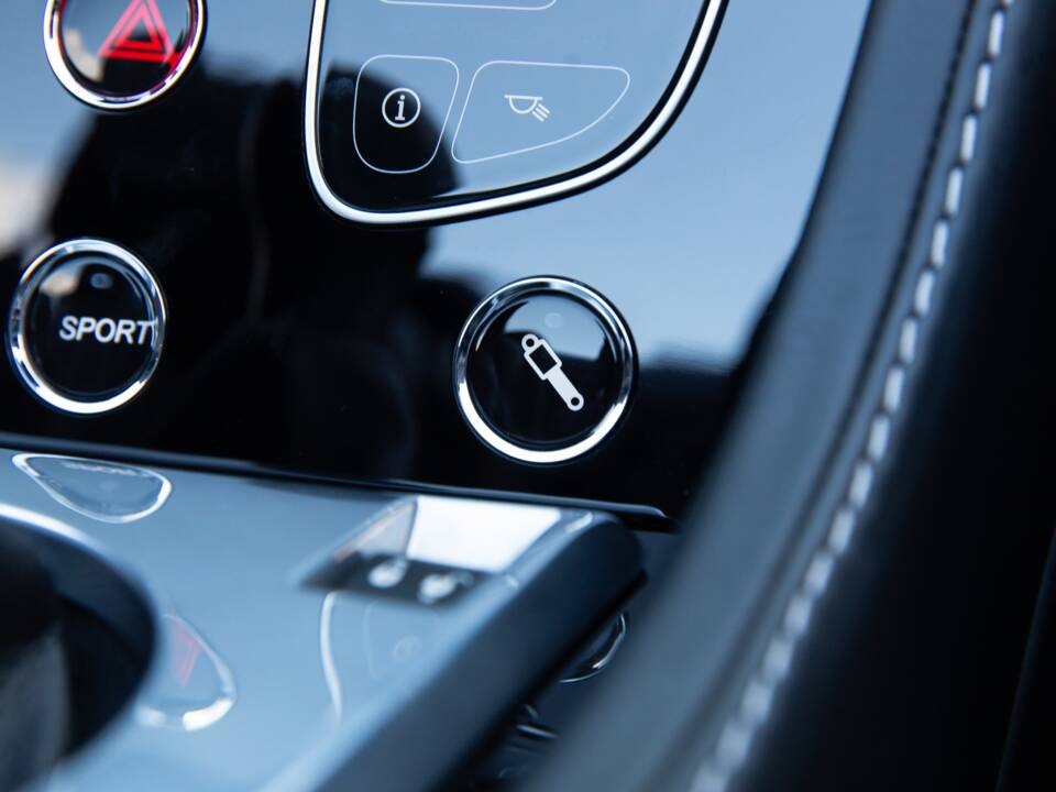 Bild 53/68 von Aston Martin V12 Vantage S (2018)