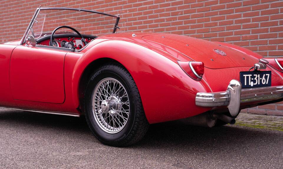 Image 8/8 of MG MGA 1500 (1956)