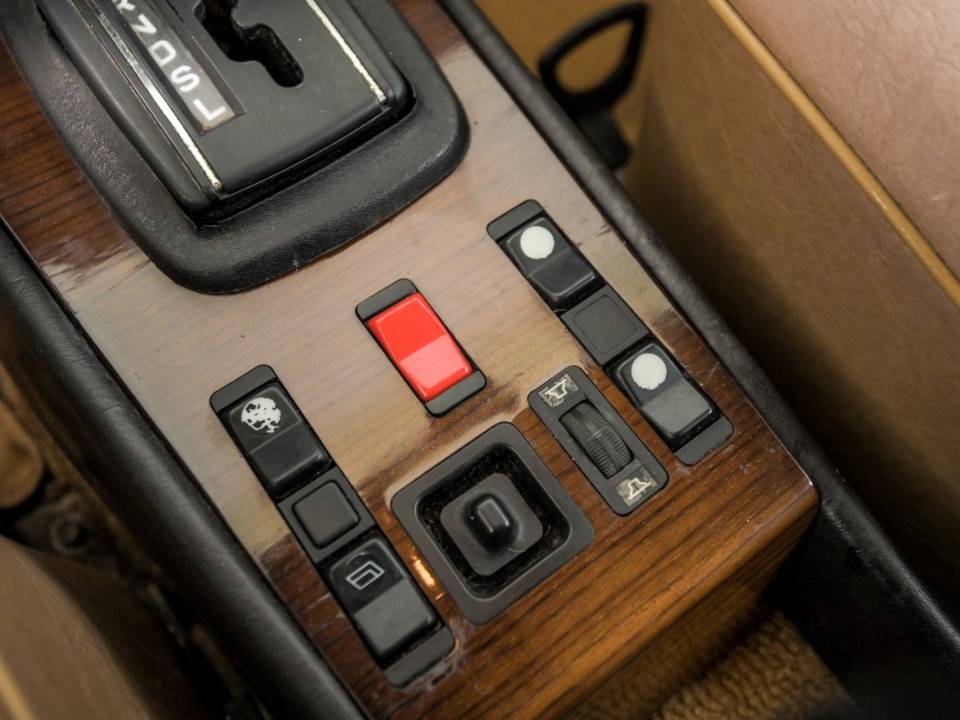 Bild 27/50 von Mercedes-Benz 300 D Turbodiesel (1982)