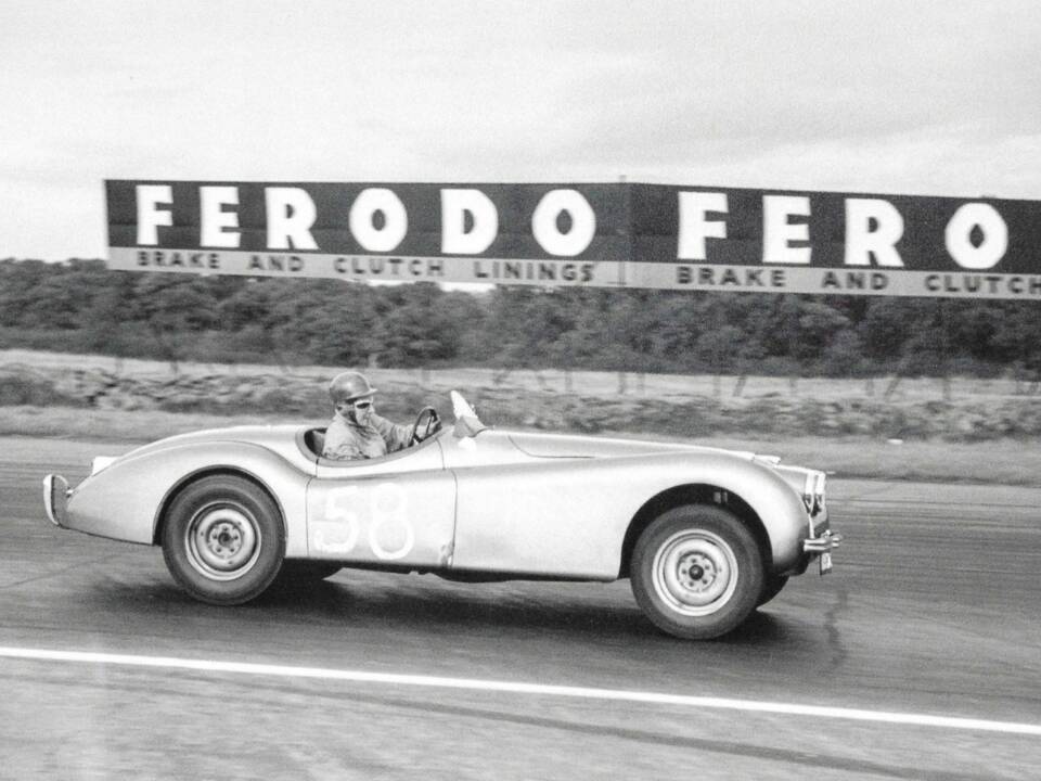 Image 18/50 of Jaguar XK 120 OTS (1950)