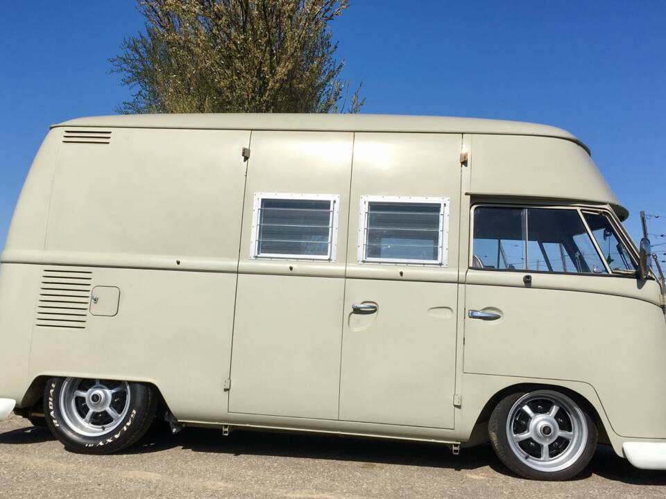 Image 2/23 of Volkswagen T1 minibus (1964)