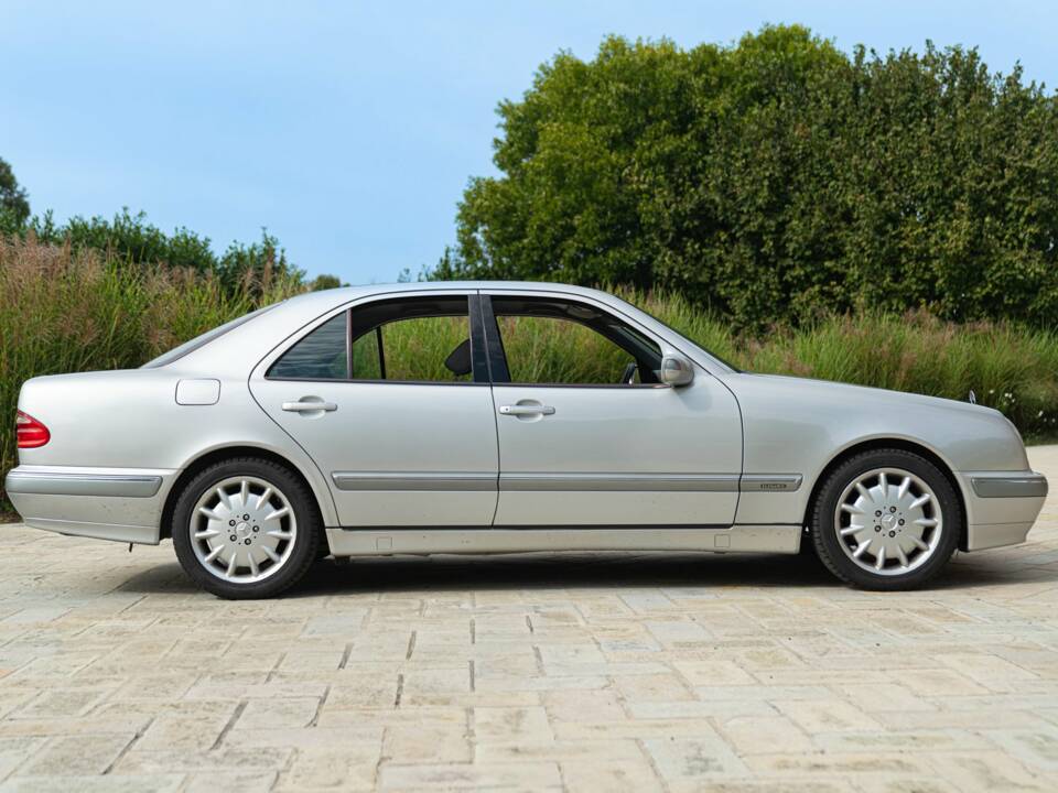 Image 4/50 of Mercedes-Benz E 430 (2000)