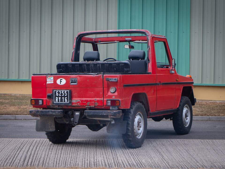 Immagine 6/42 di Mercedes-Benz 240 GD (SWB) (1979)