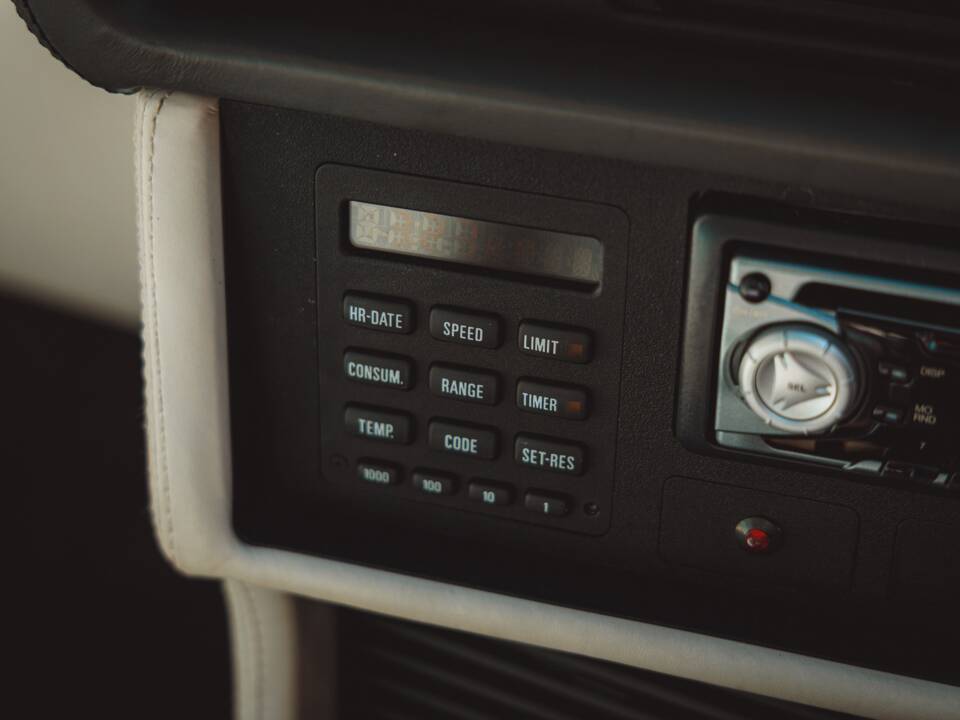 Image 27/34 of BMW 635 CSi (1989)