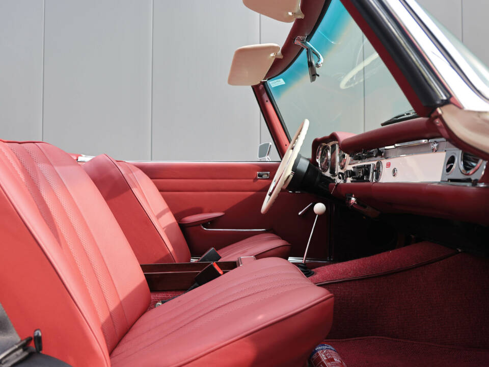 Immagine 39/56 di Mercedes-Benz 280 SL (1969)