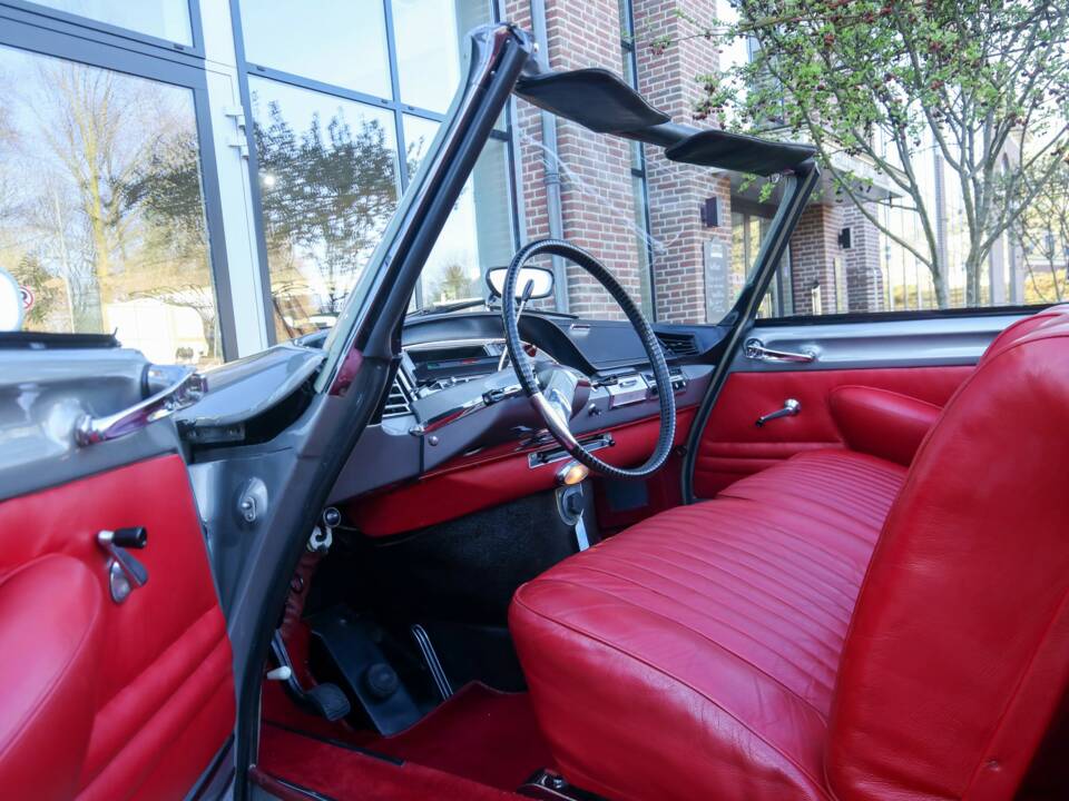 Image 24/50 of Citroën DS 21 Chapron (1963)