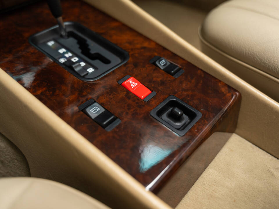 Image 19/40 of Mercedes-Benz 300 SL (1987)