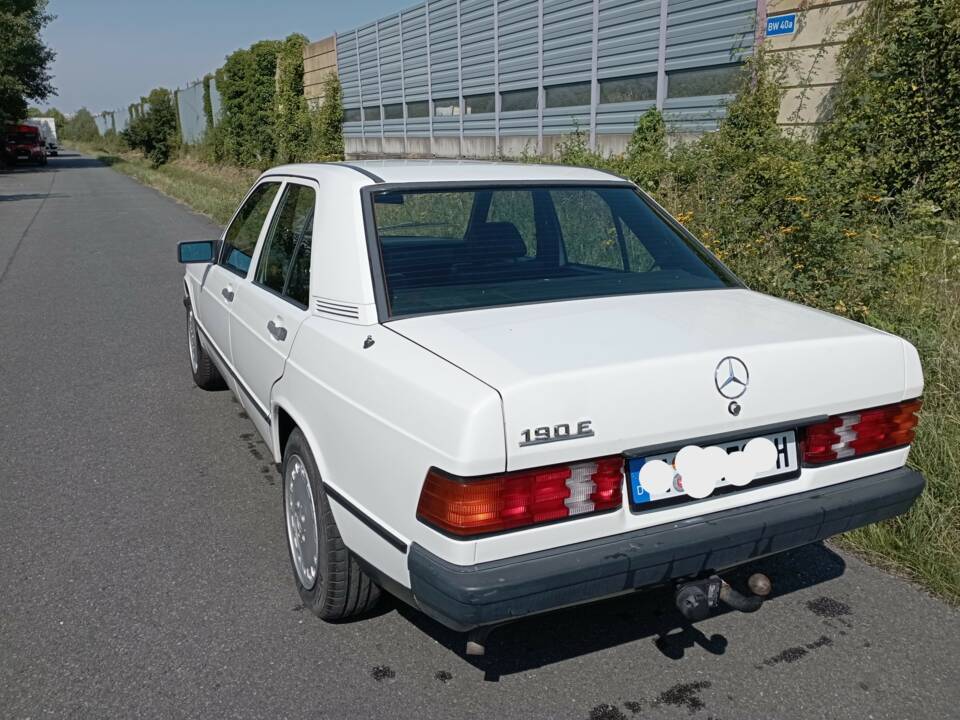 Image 7/16 de Mercedes-Benz 190 E (1984)