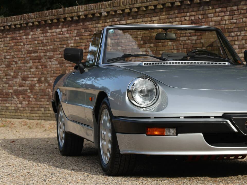 Image 37/50 de Alfa Romeo 2.0 Spider QV (1988)