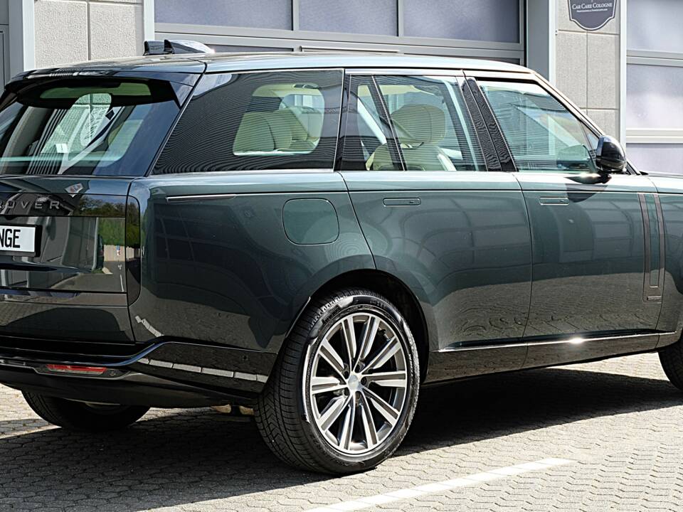 Image 59/61 of Land Rover Range Rover D350 (2025)