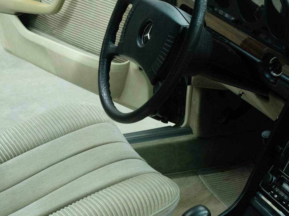 Image 43/50 de Mercedes-Benz 450 SEL 6,9 (1975)