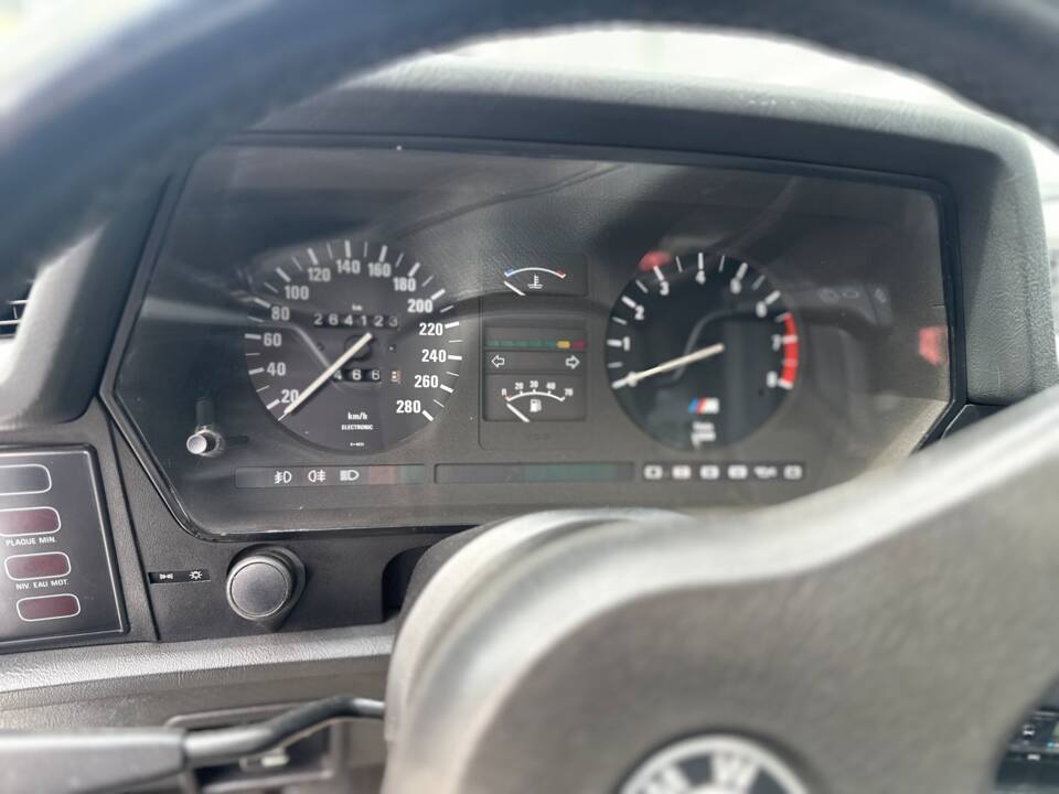 Image 9/79 of BMW M 635 CSi (1989)