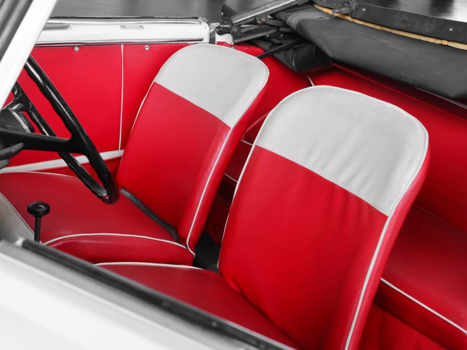 Image 16/37 of Autobianchi Bianchina Convertible (1960)