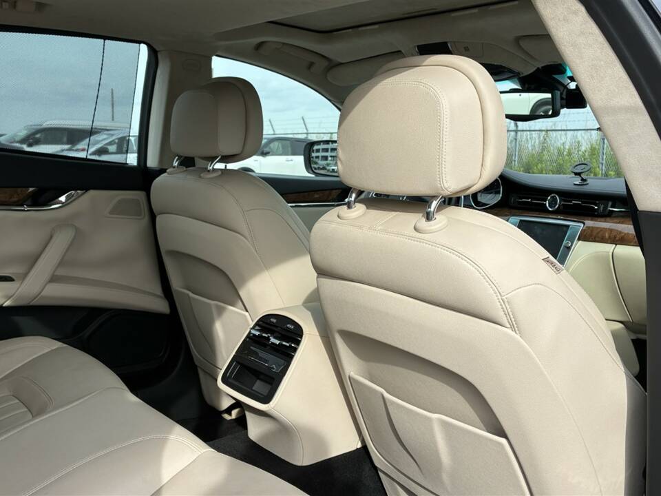 Image 36/54 of Maserati Quattroporte GTS (2015)