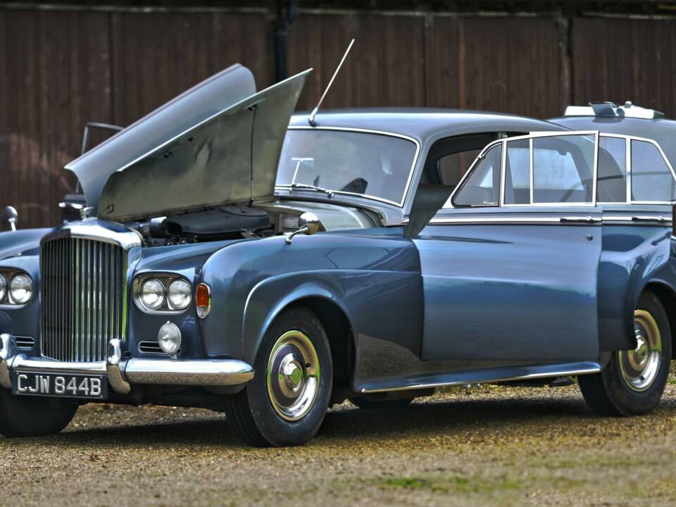 Image 17/50 of Bentley S 3 (1964)