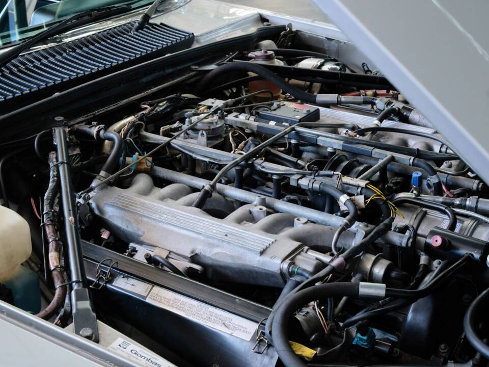 Image 30/47 of Jaguar XJ-SC 5.3 (1987)