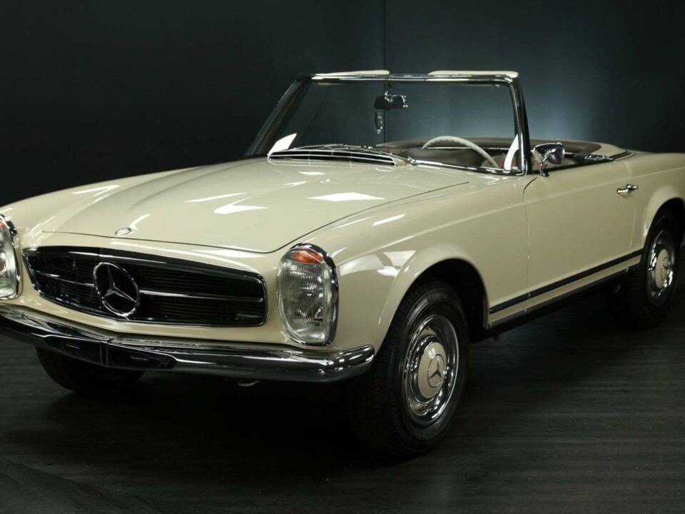 Image 1/50 of Mercedes-Benz 230 SL (1967)