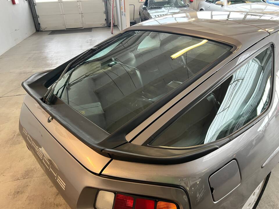 Afbeelding 27/59 van Porsche 928 S (1985)