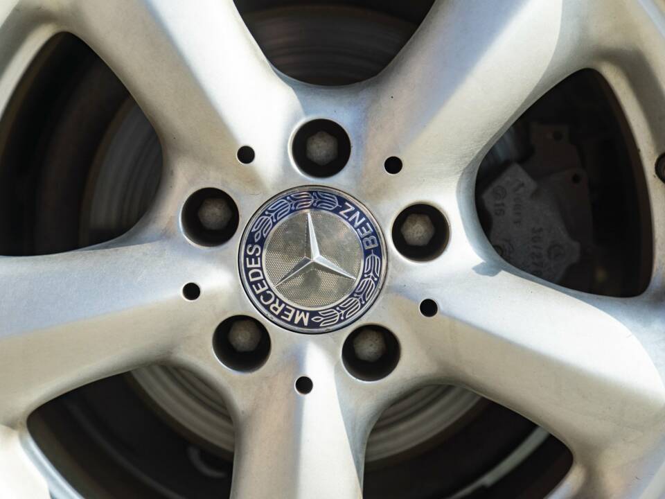 Image 13/48 of Mercedes-Benz SLK 320 (2001)