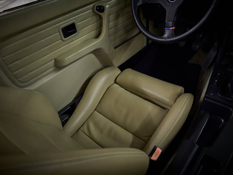 Image 51/90 of BMW 325i (1987)